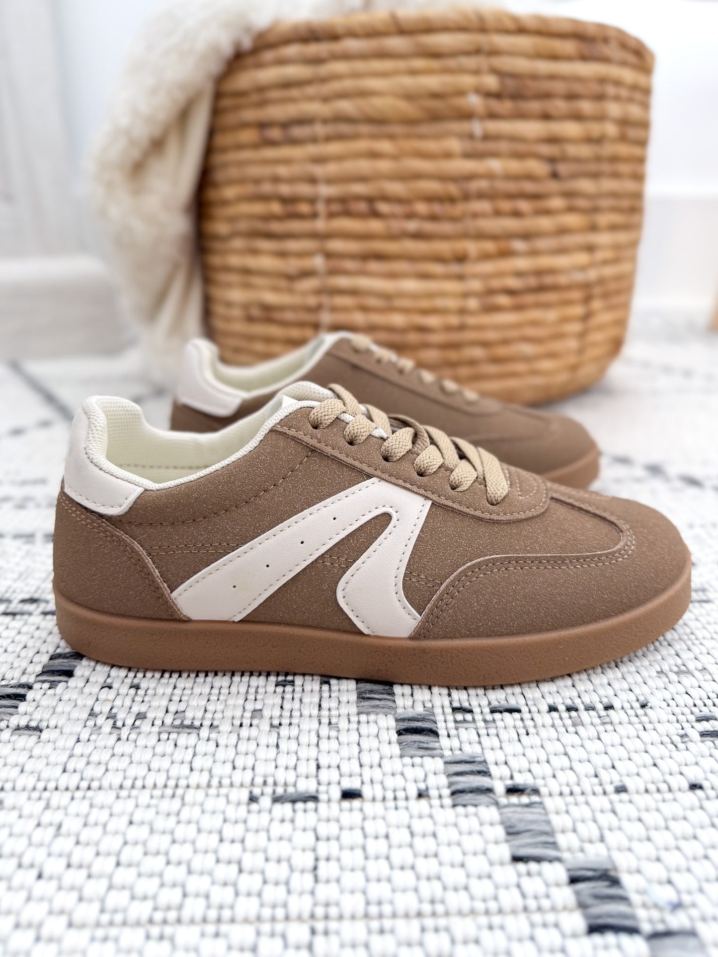 Very G Retro Sneaker - Brown