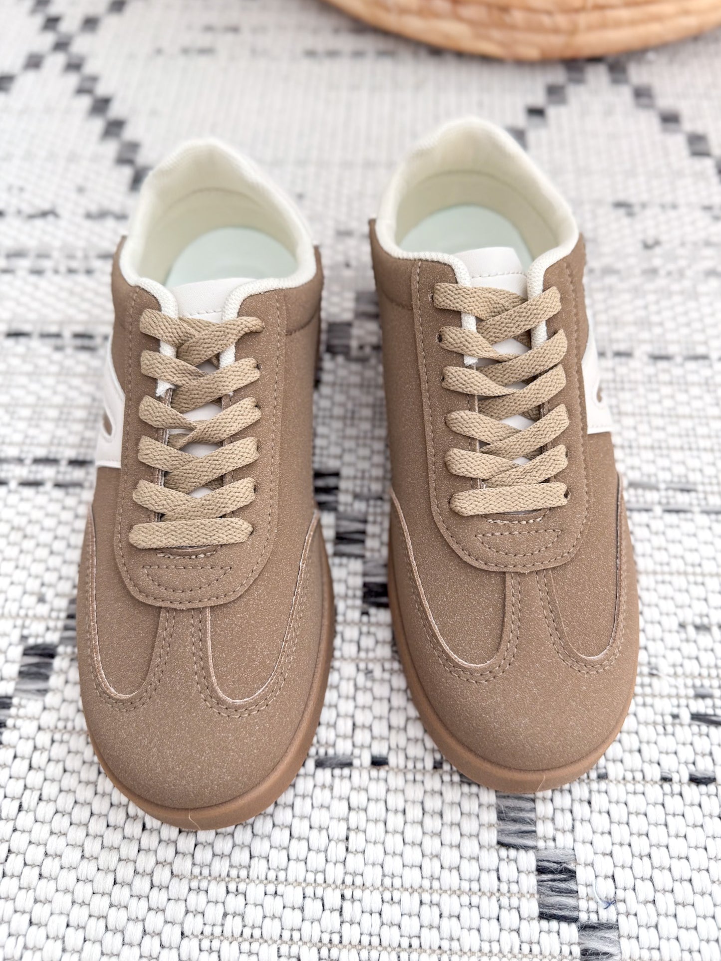 Very G Retro Sneaker - Brown