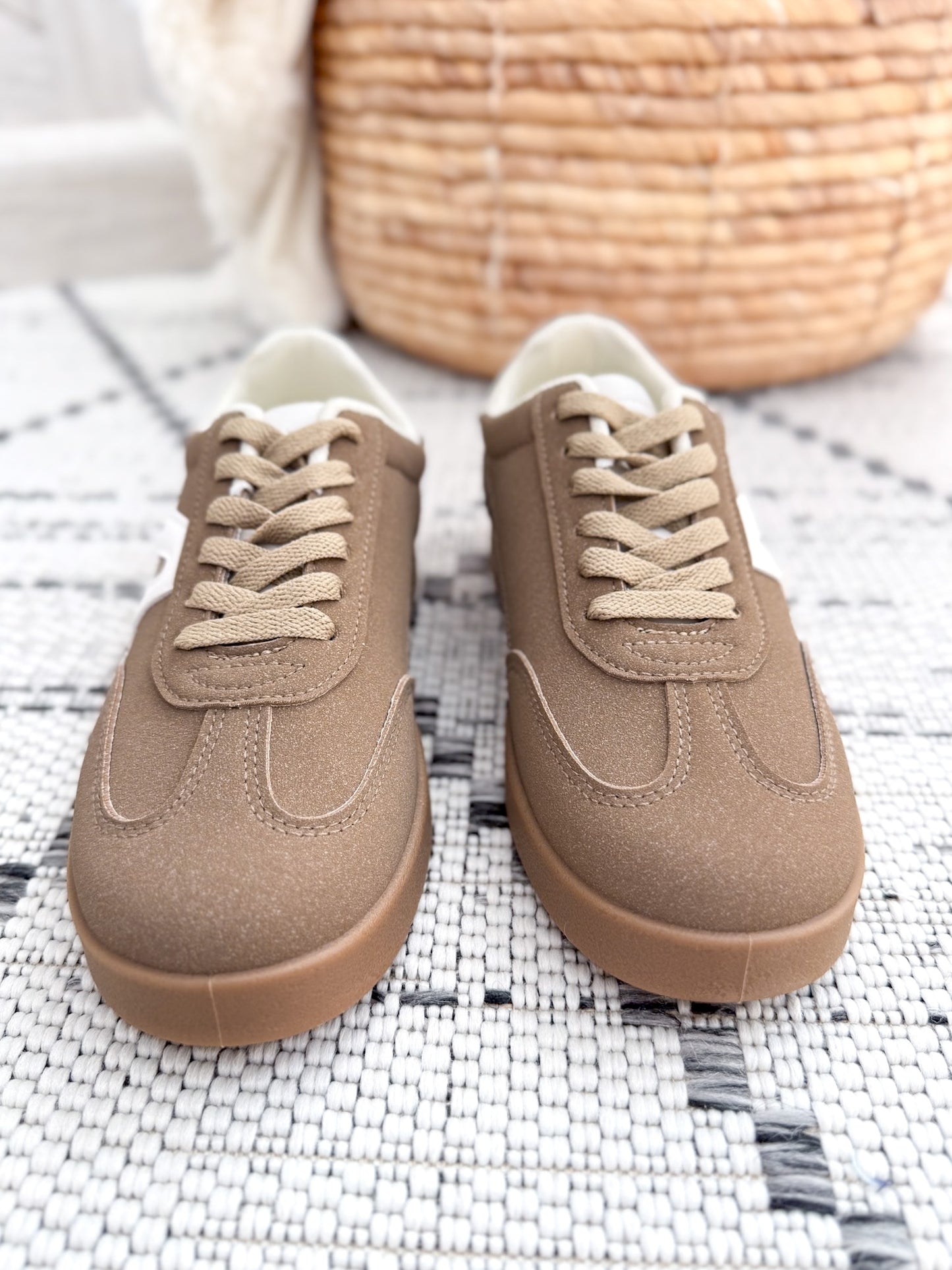 Very G Retro Sneaker - Brown