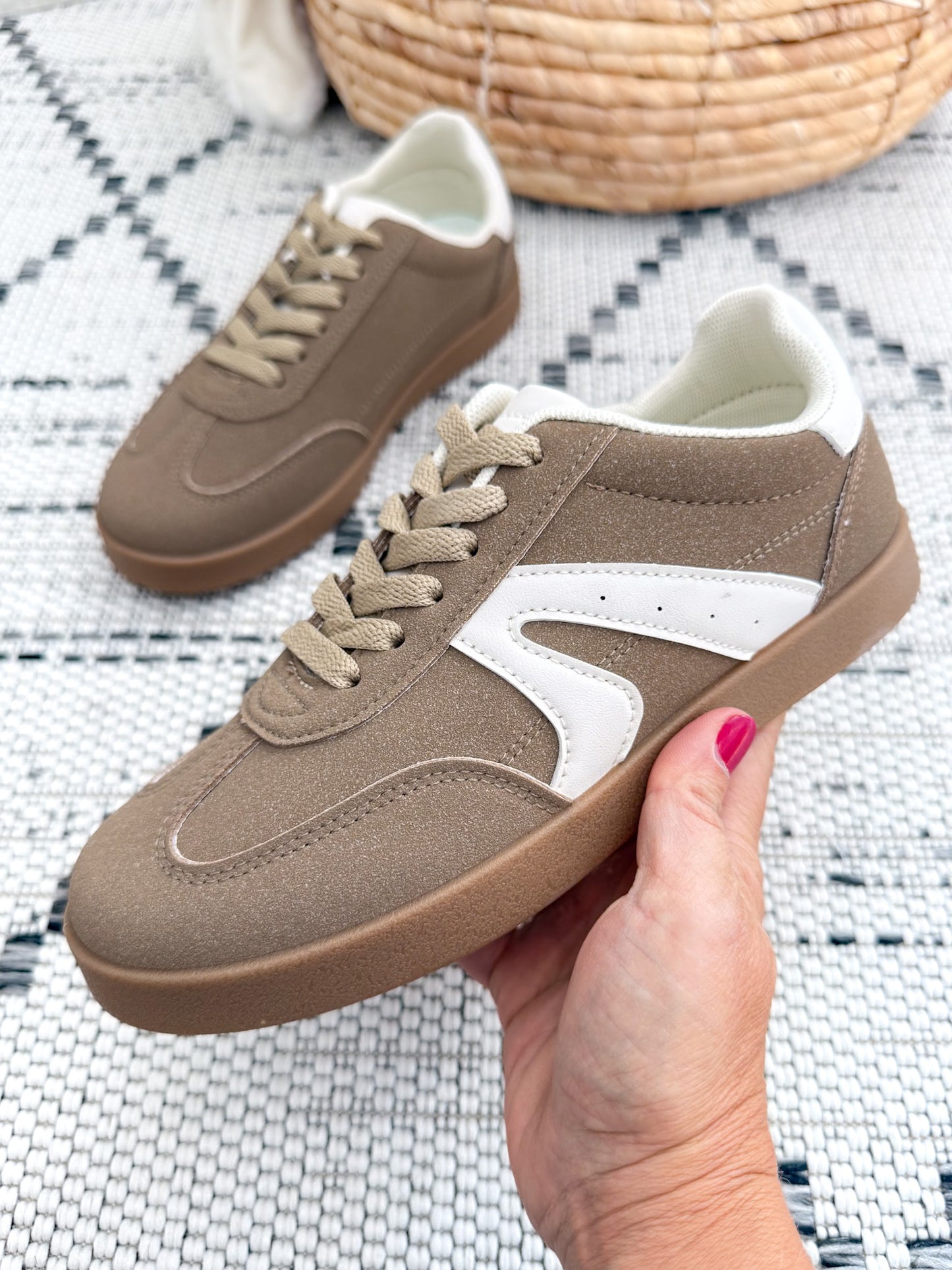 Very G Retro Sneaker - Brown
