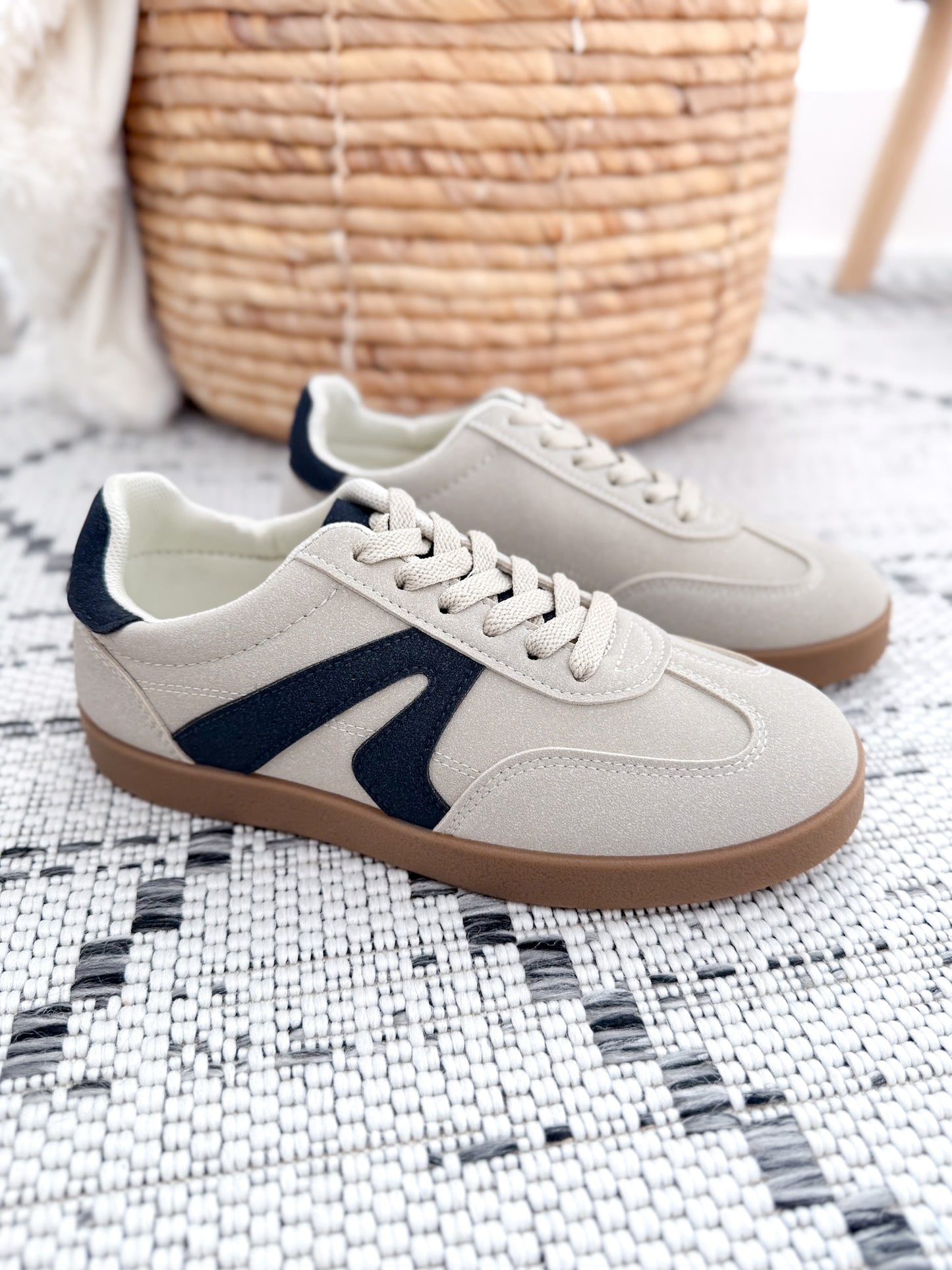 Very G Retro Sneaker - Beige
