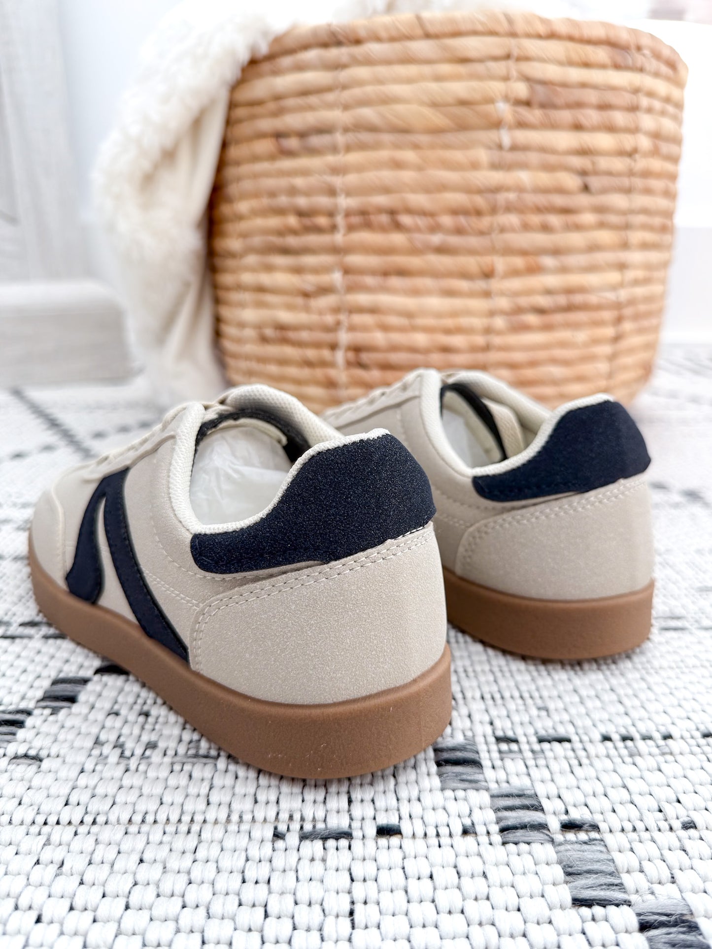Very G Retro Sneaker - Beige