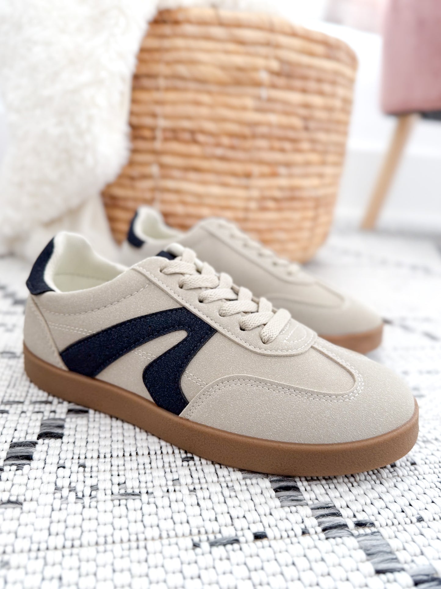 Very G Retro Sneaker - Beige