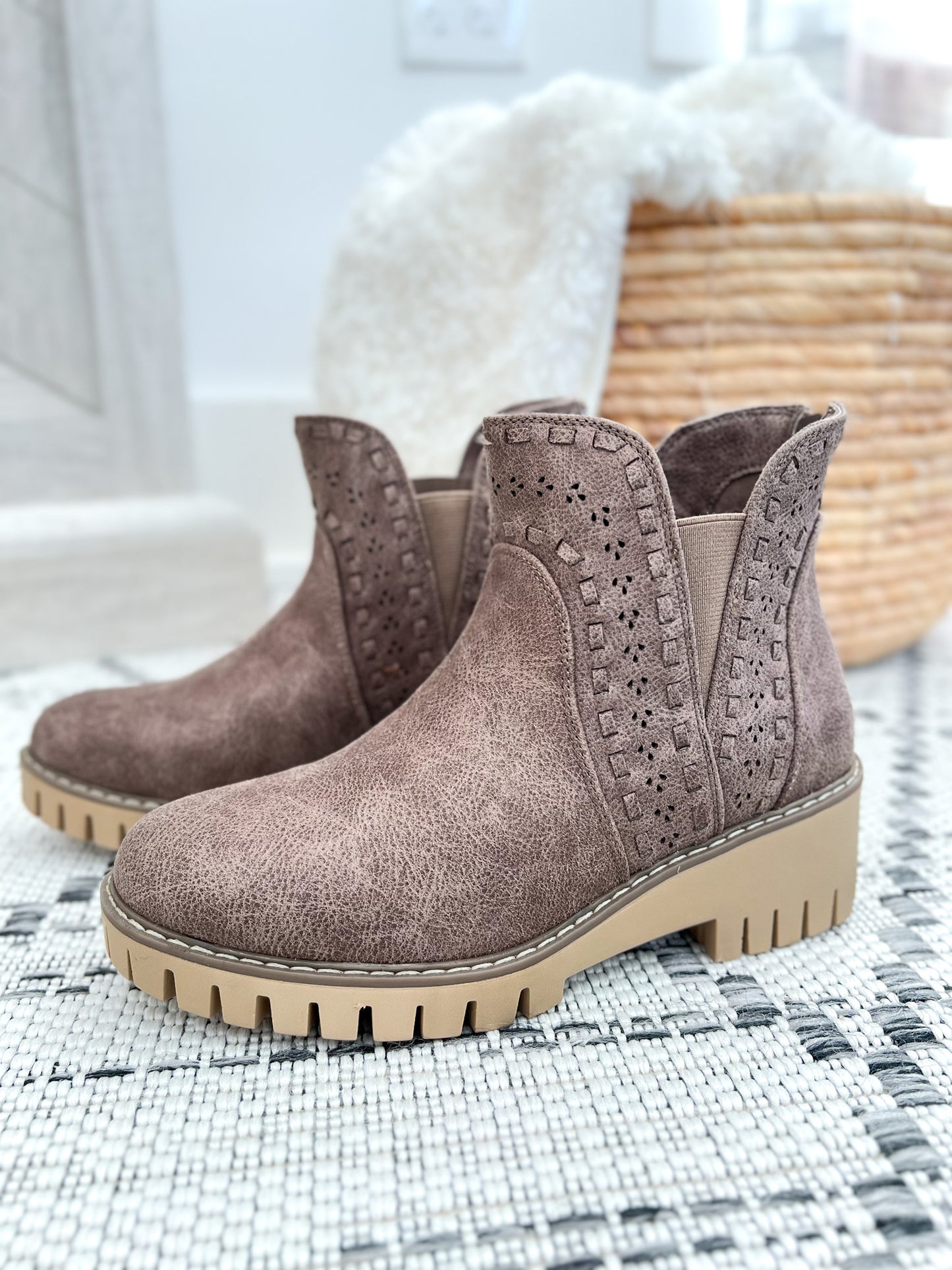 Very G Aryana Boot - Taupe