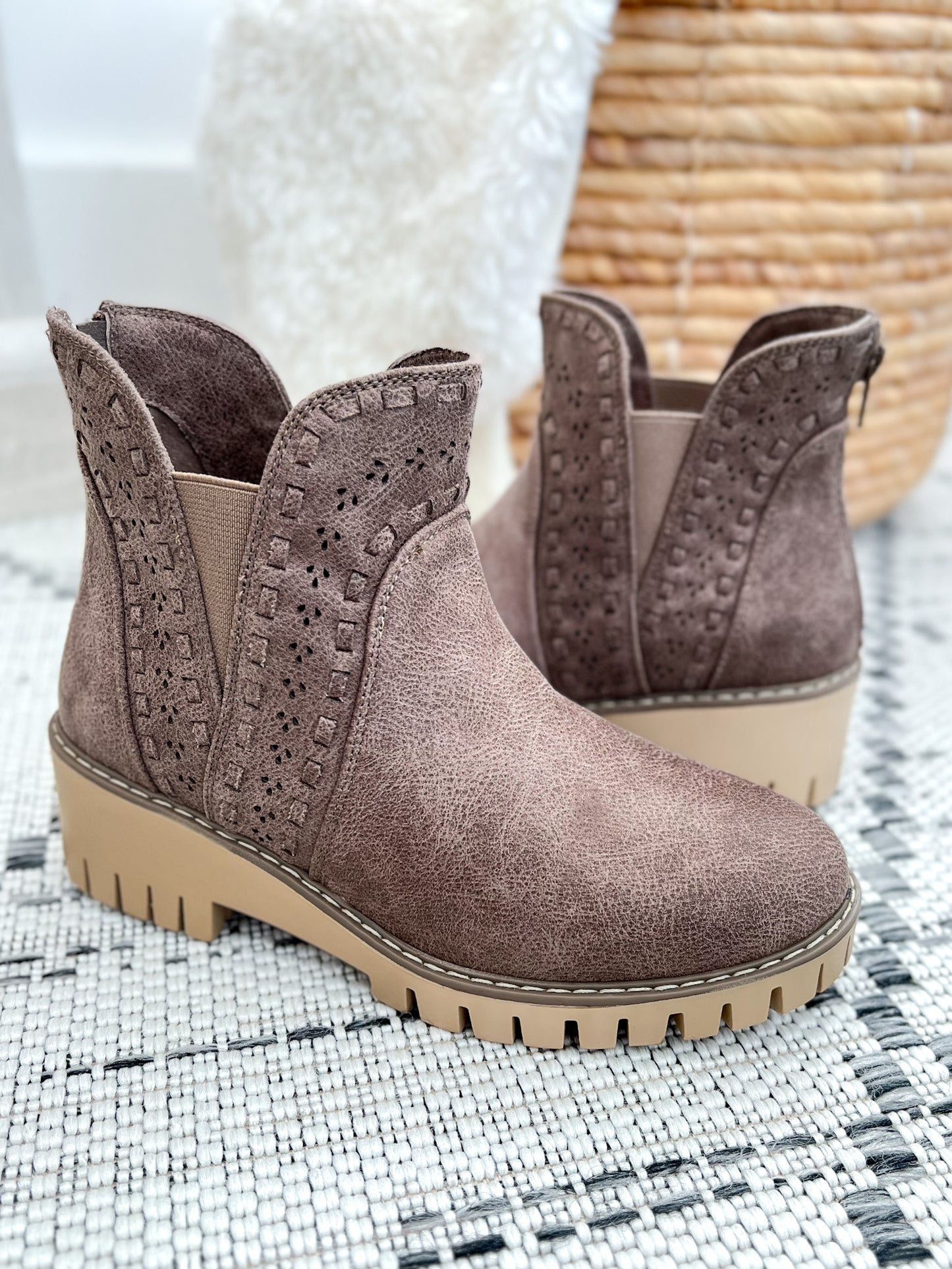 Very G Aryana Boot - Taupe