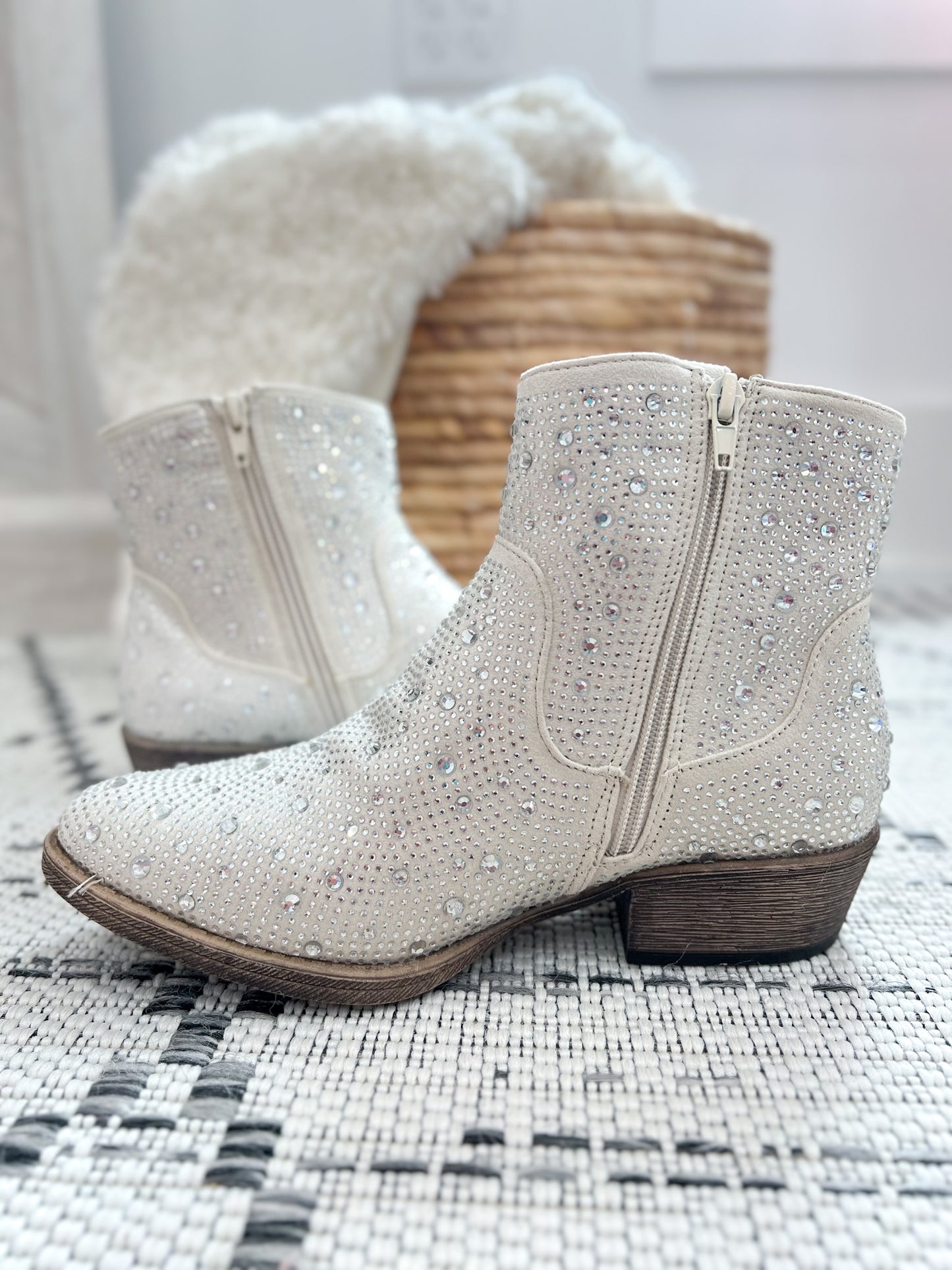 Very G Kady Low Boot - Cream