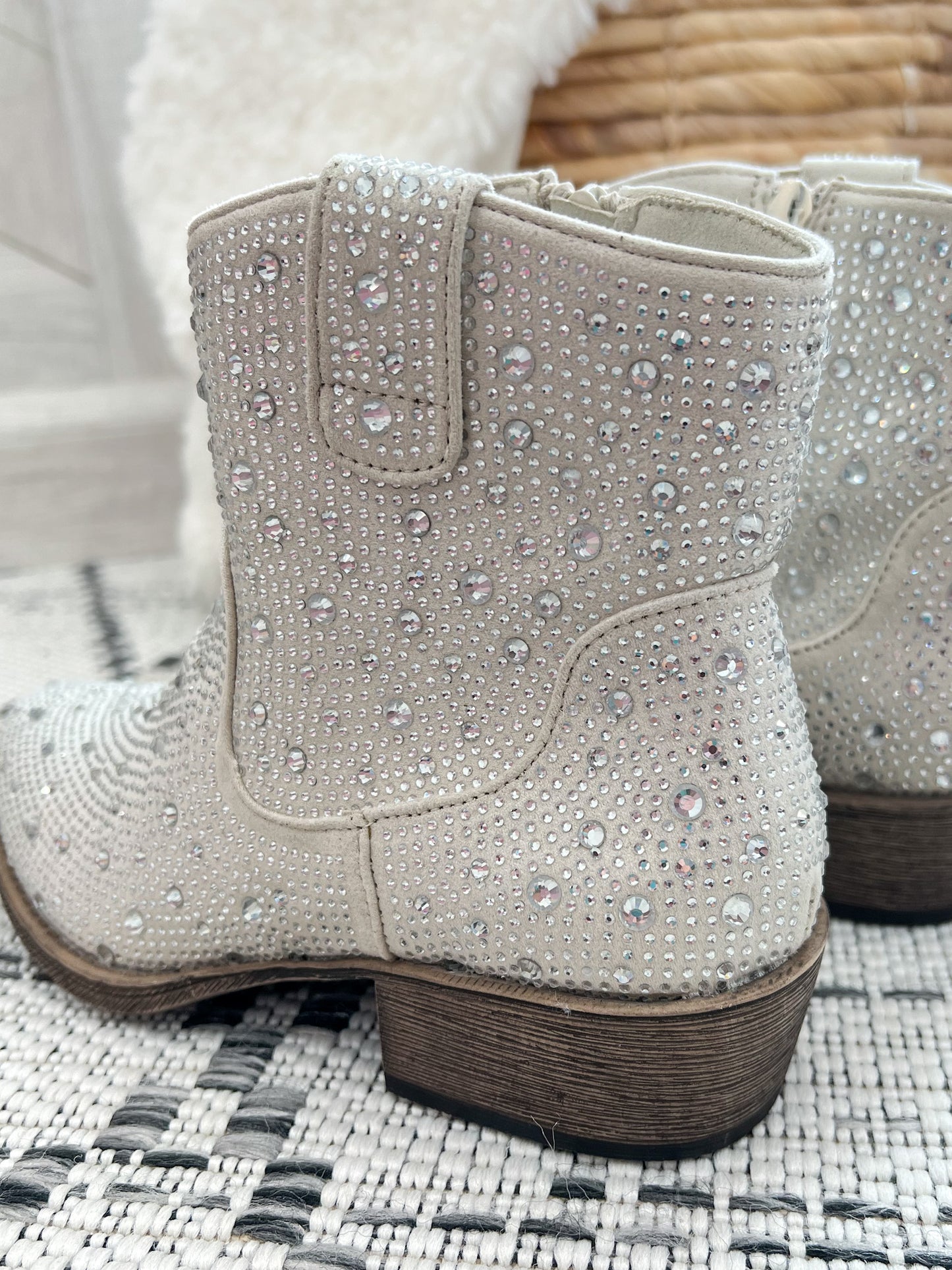 Very G Kady Low Boot - Cream