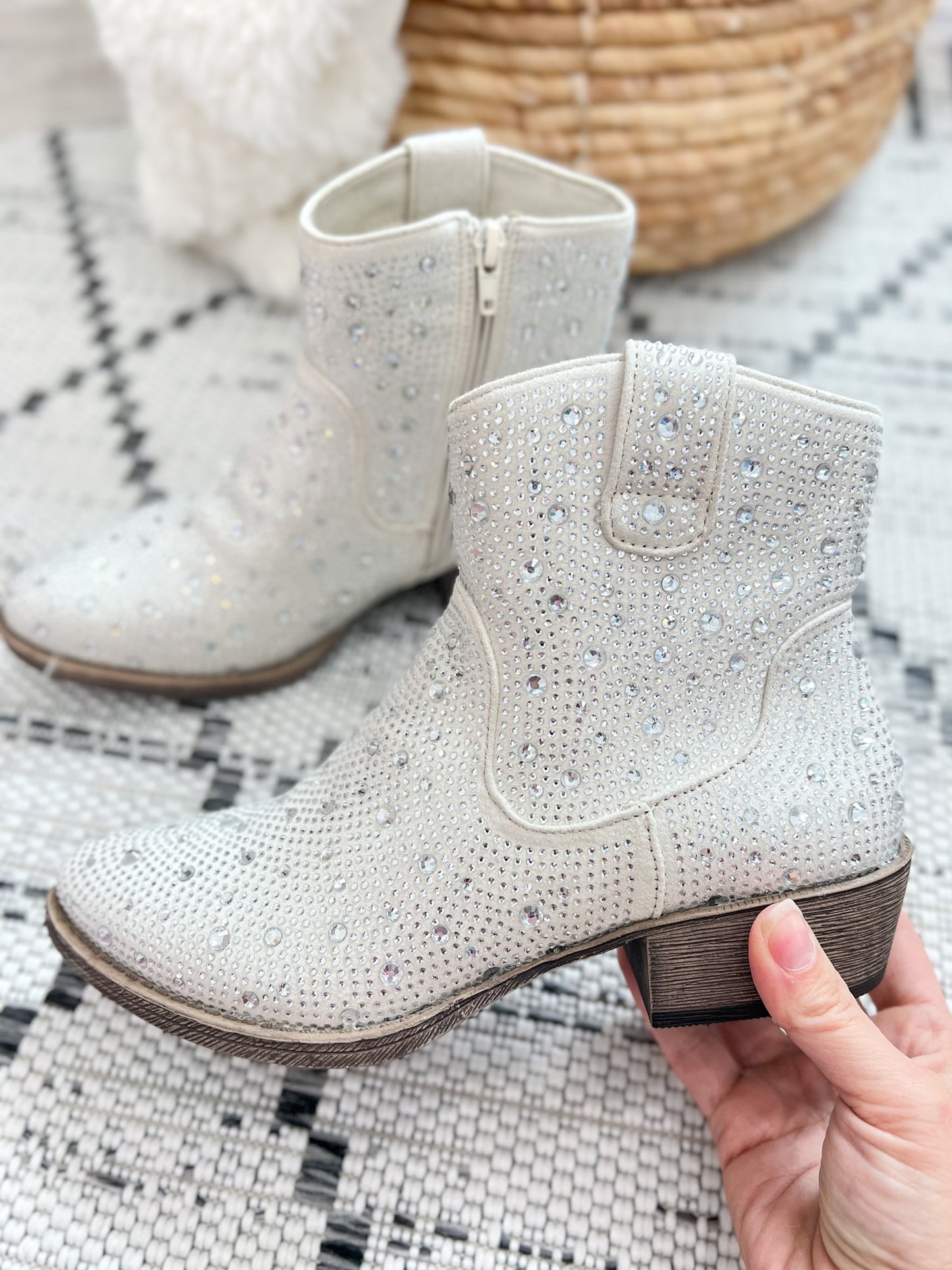 Very G Kady Low Boot - Cream