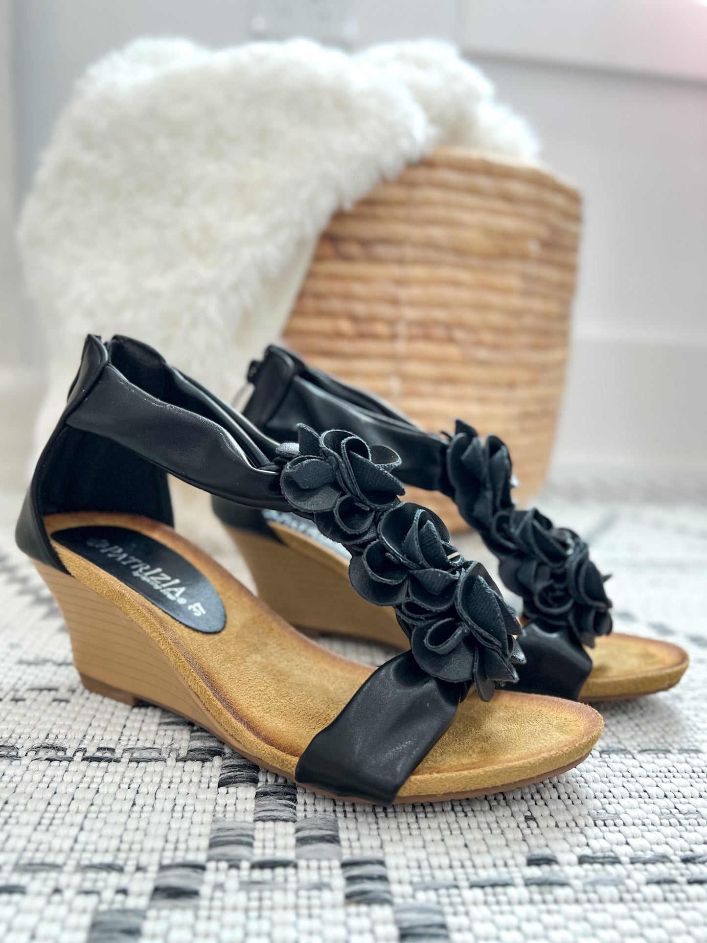 L'ARTISTE Harle Quin Wedge - Black