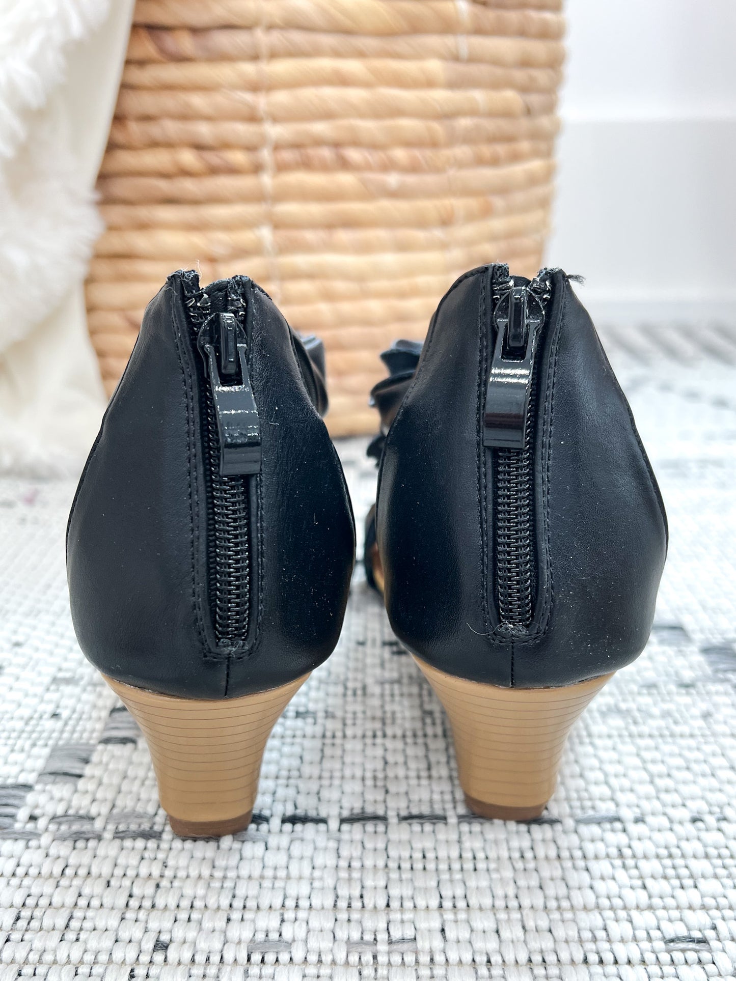 L'ARTISTE Harle Quin Wedge - Black