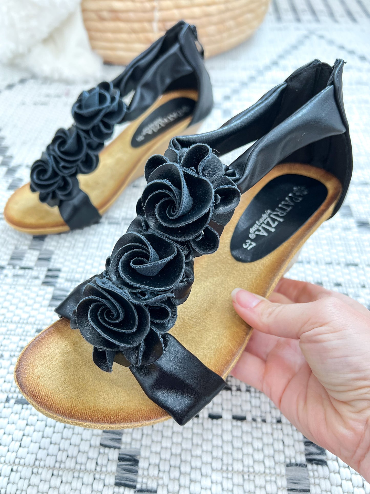 L'ARTISTE Harle Quin Wedge - Black