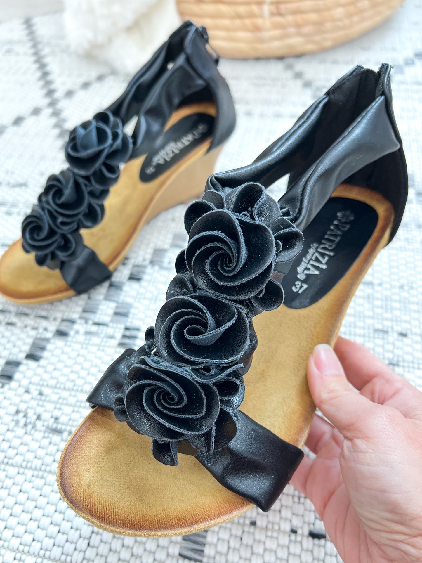 L'ARTISTE Harle Quin Wedge - Black