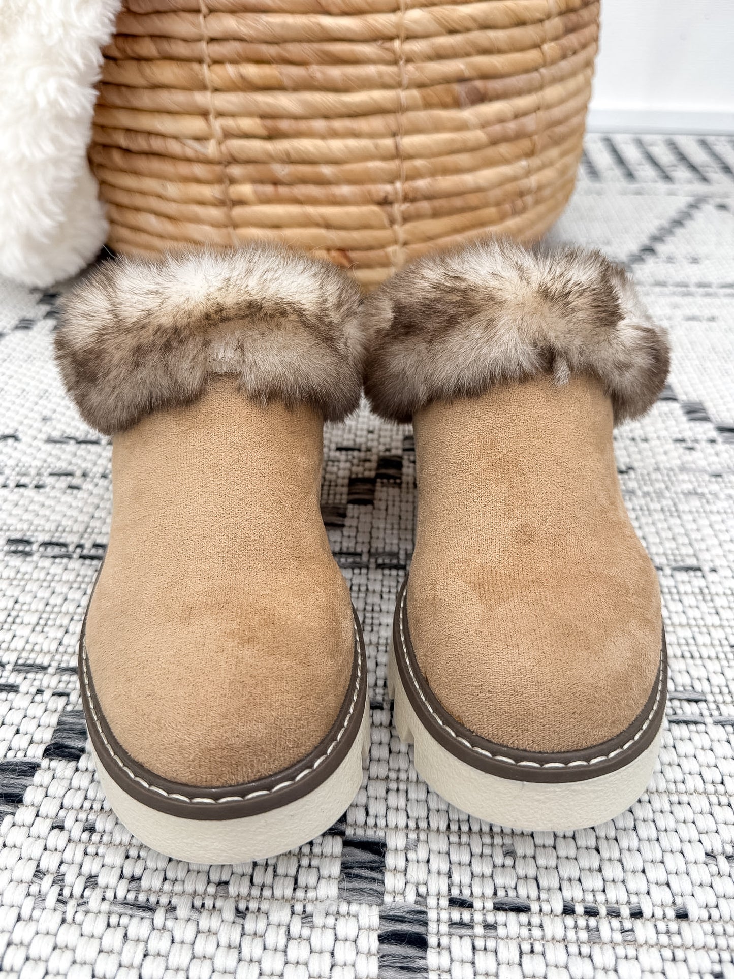 Very G Mahika Clog - Light Taupe
