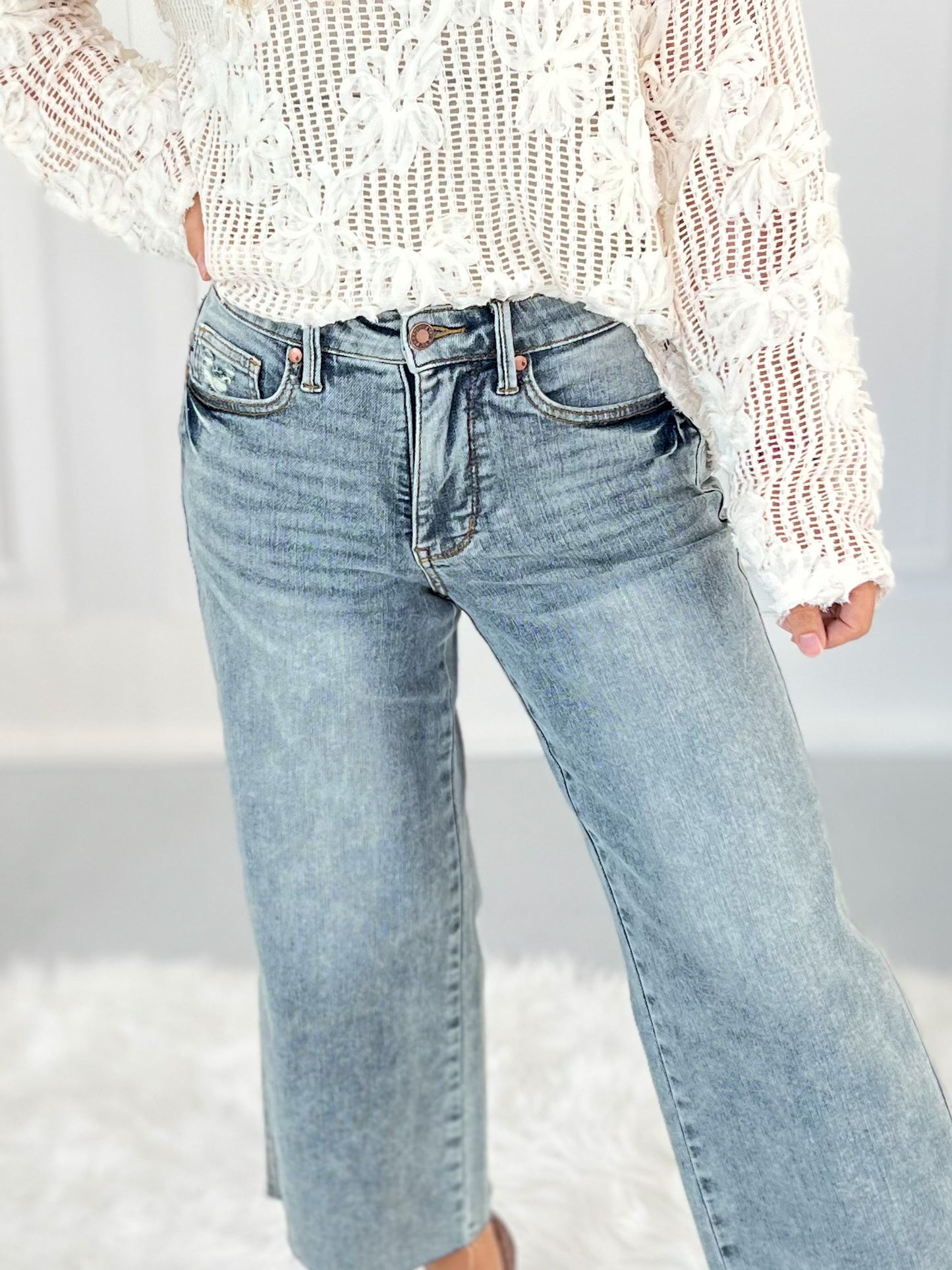 Very Demure - Judy Blue Tummy Control Cropped Wide Jeans