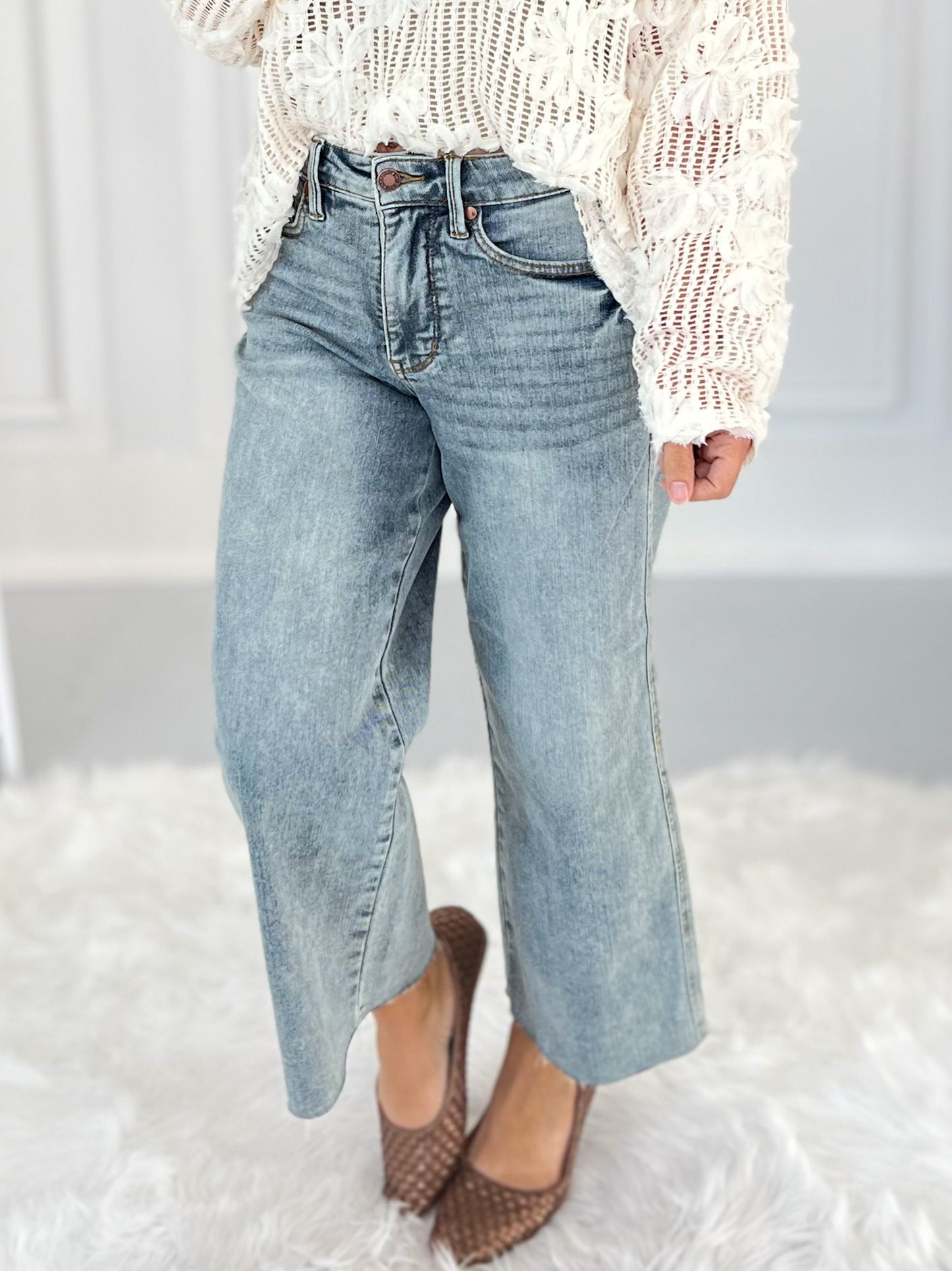 Very Demure - Judy Blue Tummy Control Cropped Wide Jeans