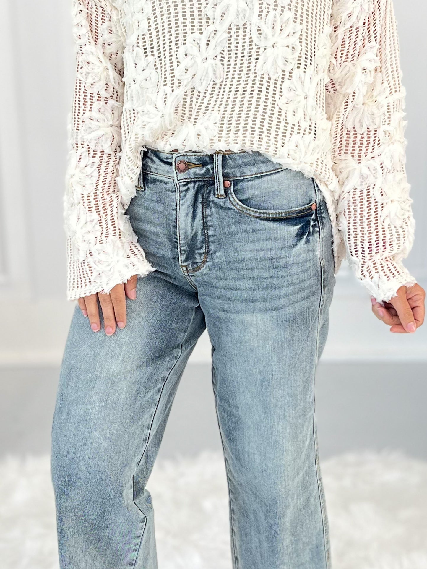 Very Demure - Judy Blue Tummy Control Cropped Wide Jeans