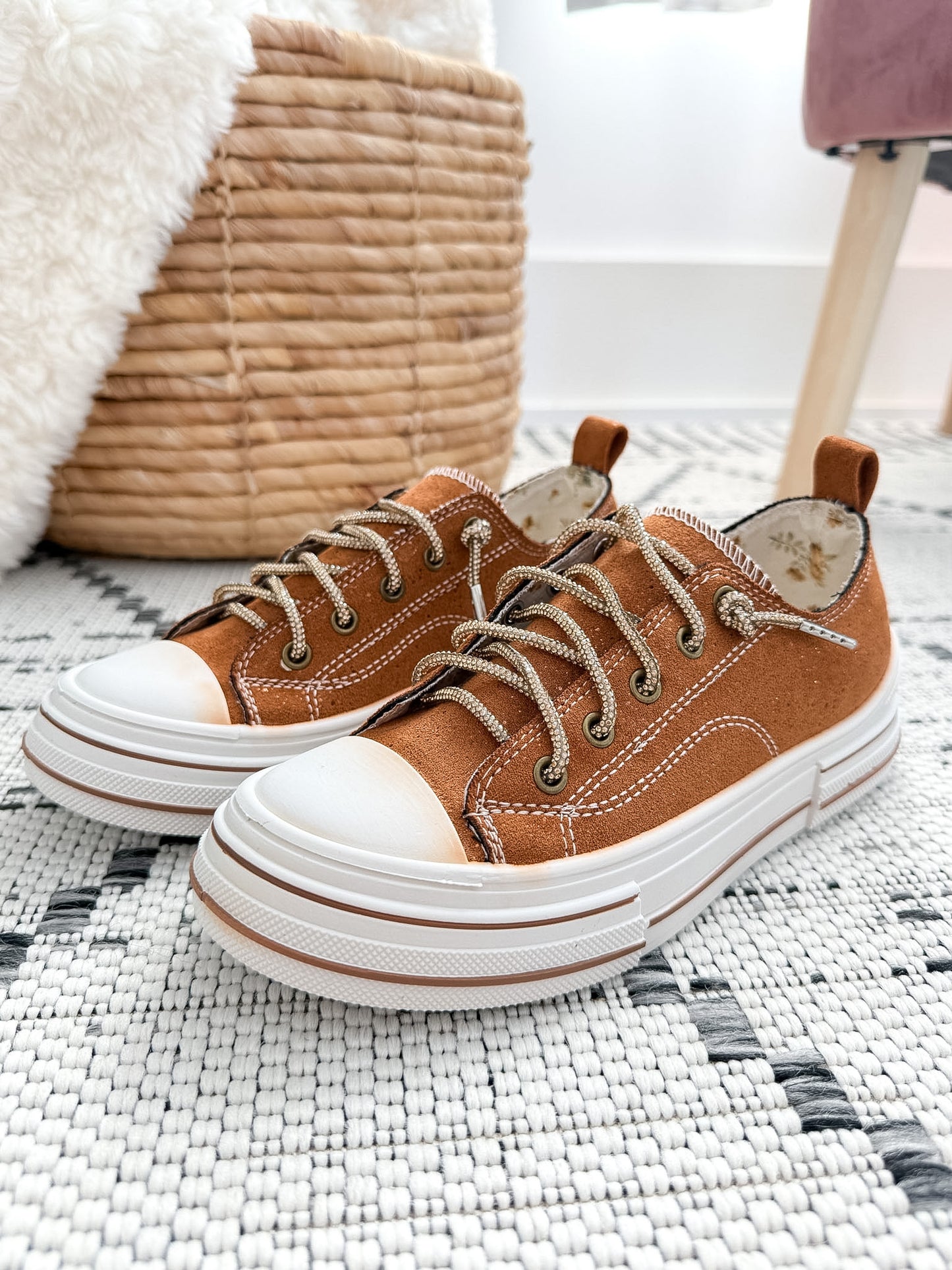 Very G Aman Suede Sneaker - Tan