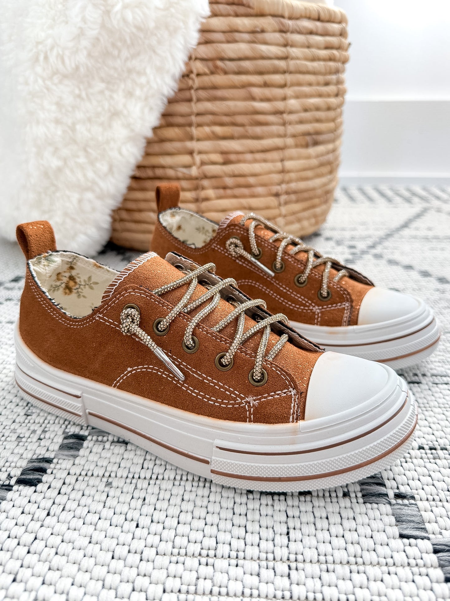 Very G Aman Suede Sneaker - Tan