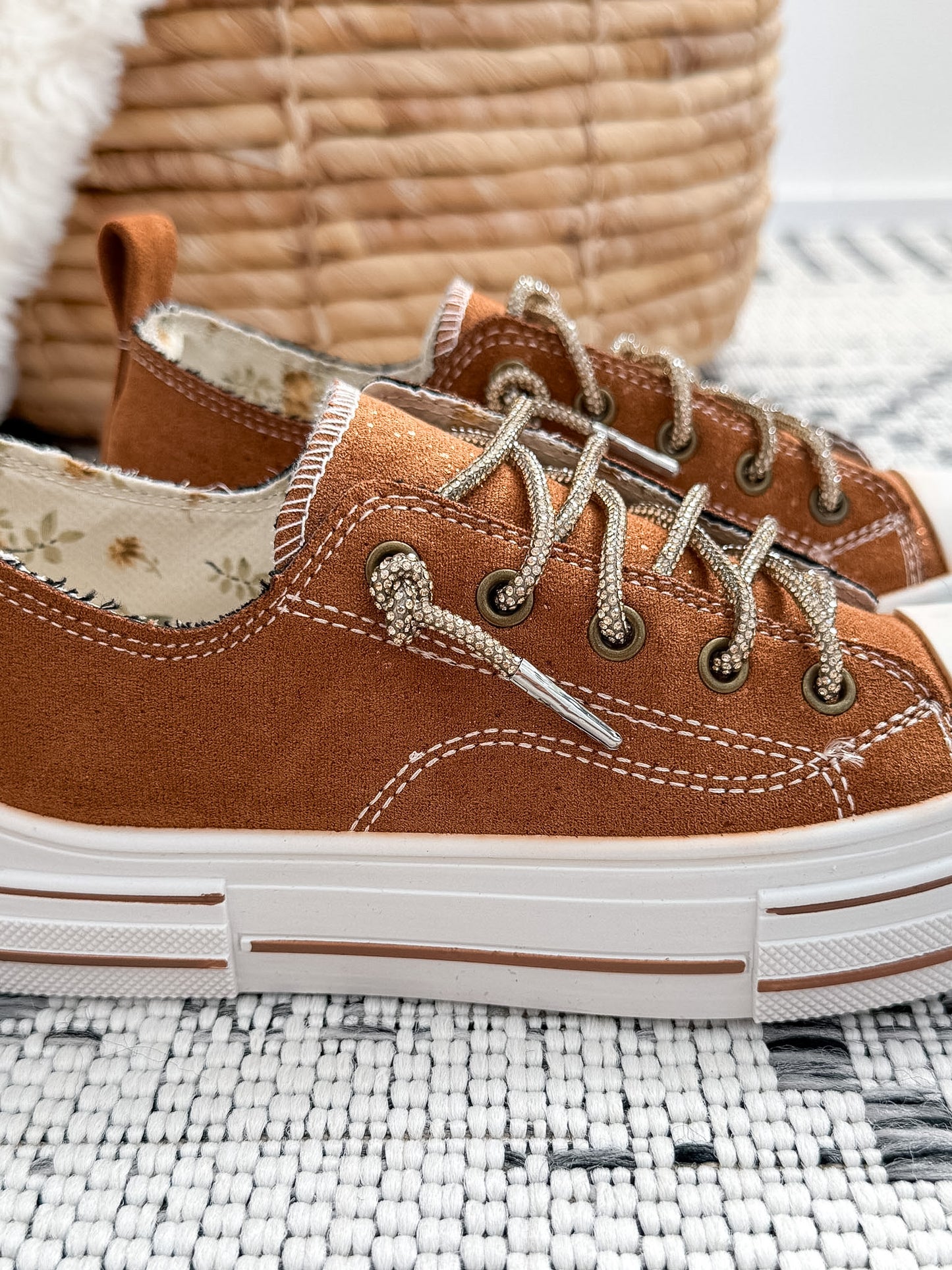 Very G Aman Suede Sneaker - Tan