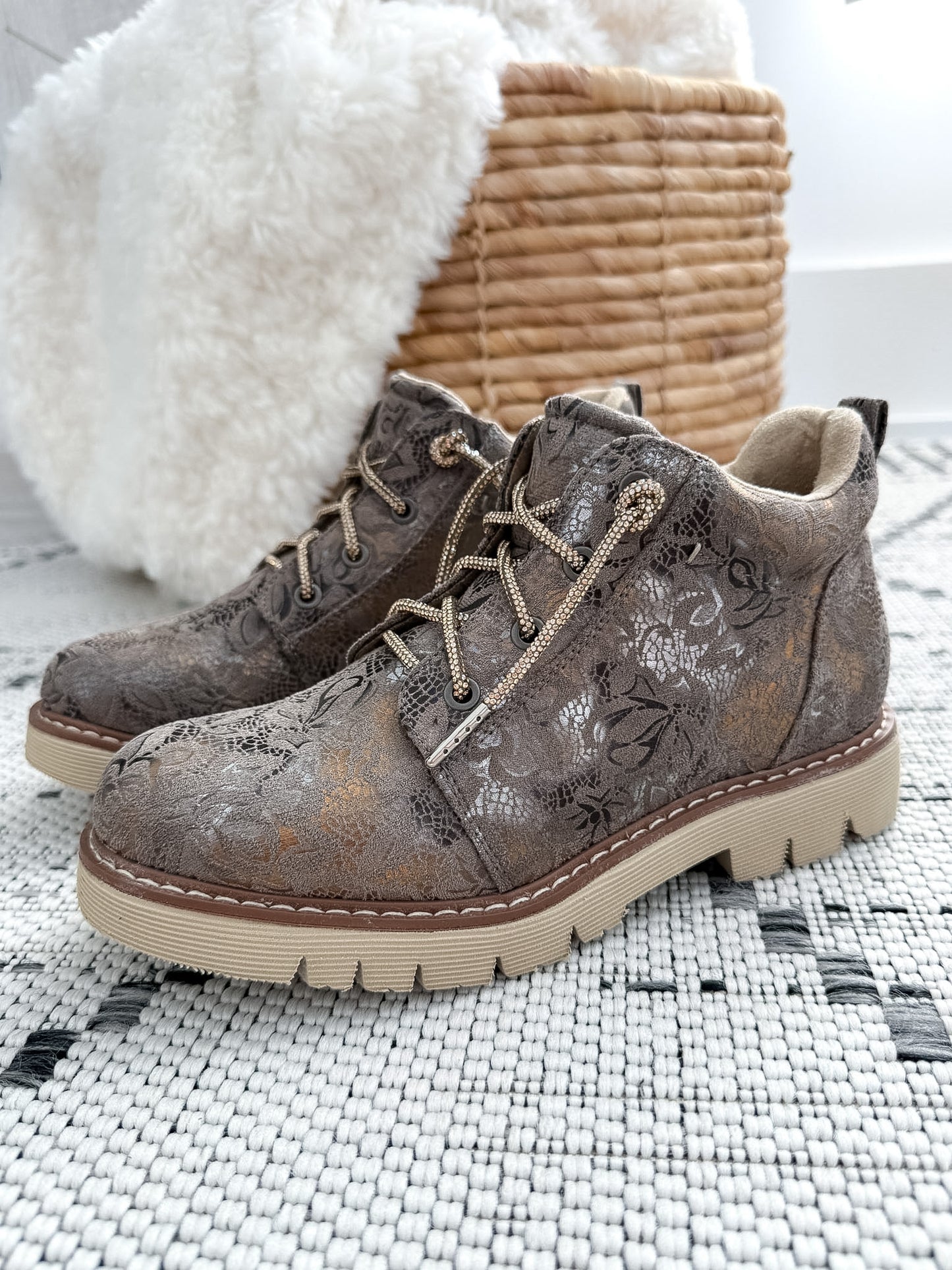 Very G Lauren Boot - Grey