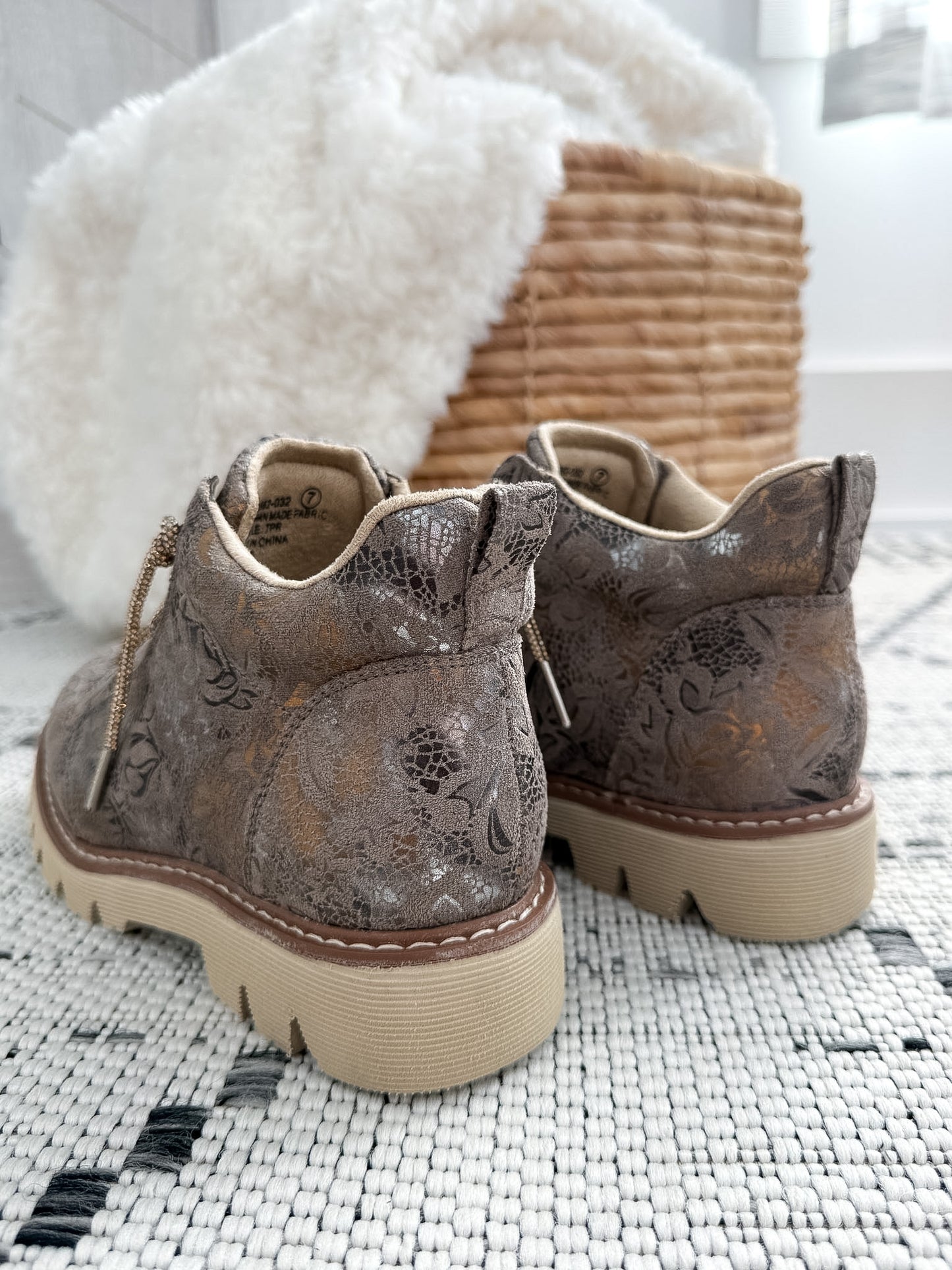 Very G Lauren Boot - Grey