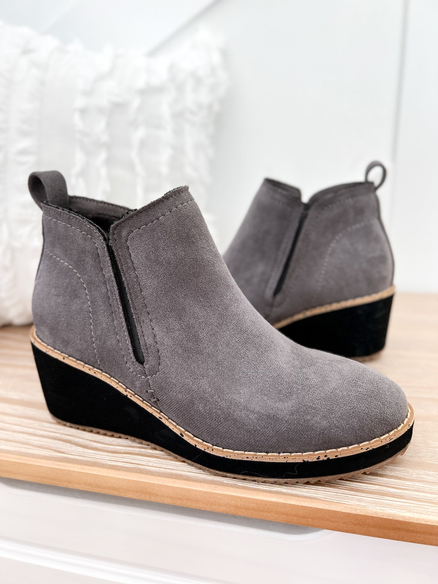 Corky's Tomb Wedge - Grey Suede