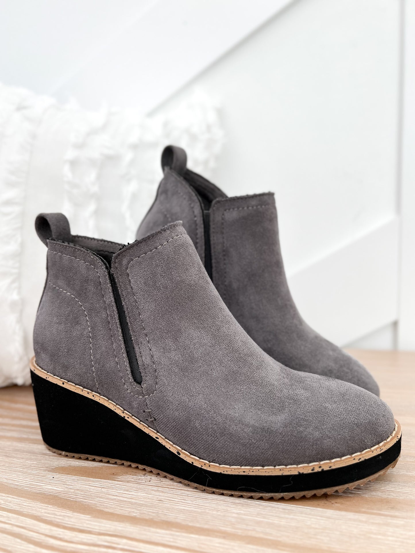 Corky's Tomb Wedge - Grey Suede