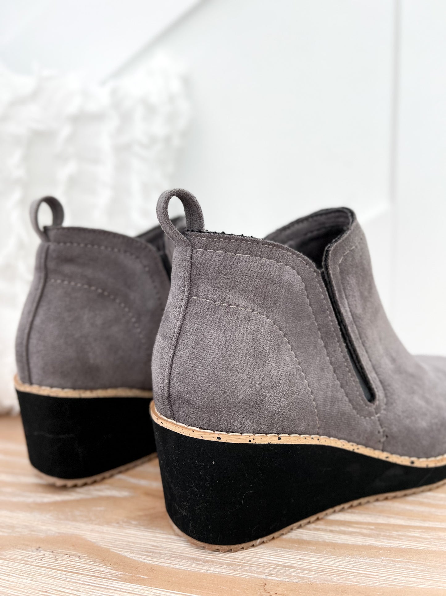 Corky's Tomb Wedge - Grey Suede